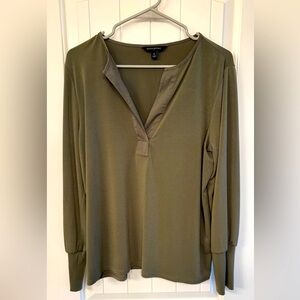 Banana Republic medium women’s blouse green long sleeve